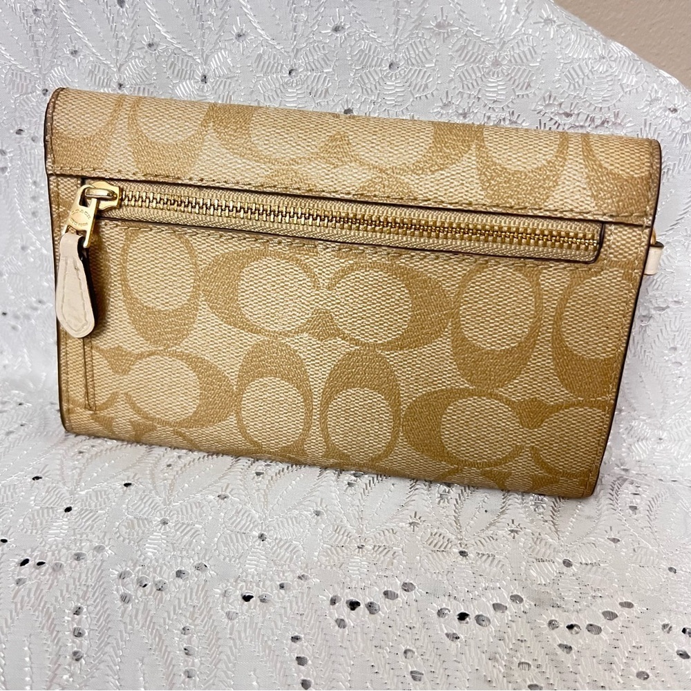 FLAP WALLET IN SIGNATURE CANVAS (COACH F32484) - Picture 2 of 11